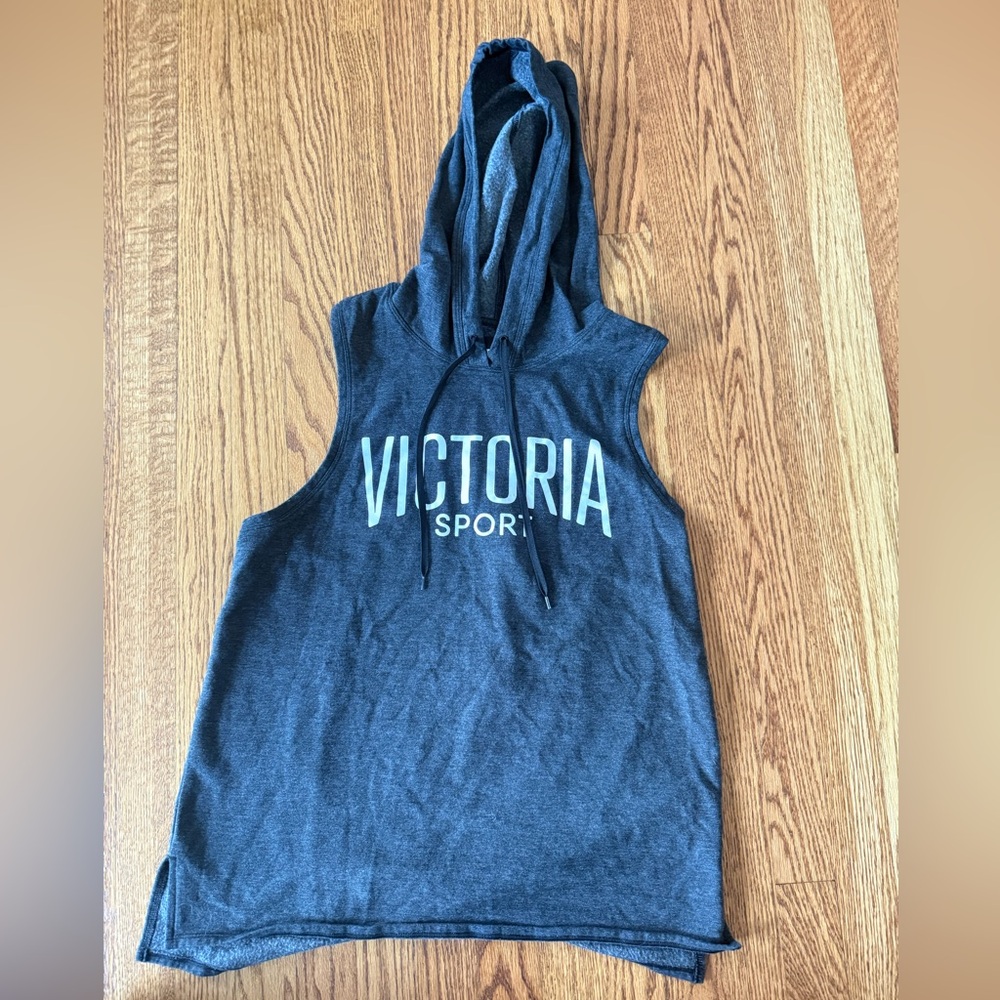 Victoria sports sleeveless Razorback hoodie. Size medium.